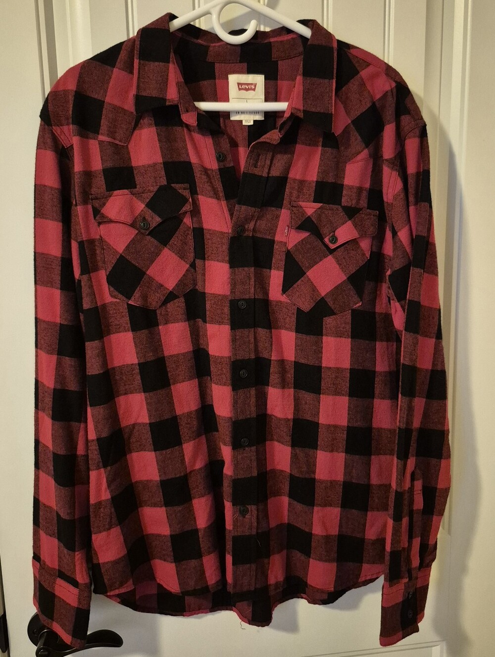 Levi's Women's red and black buffalo plaid button-down long-sleeve flannel top